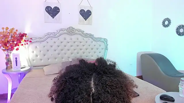 Snapshot of NiaColusi chatting on 6, 3, 2025 NiaColusi online show from 6, 3, 2025