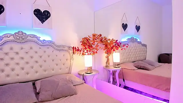 Snapshot of NiaColusi chatting on 30, 9, 2025 NiaColusi online show from 30, 9, 2025