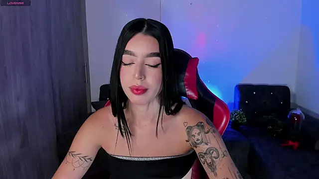 Snapshot of zoee_jackson chatting on 5, 5, 2026 zoee jackson online show from 5, 5, 2026