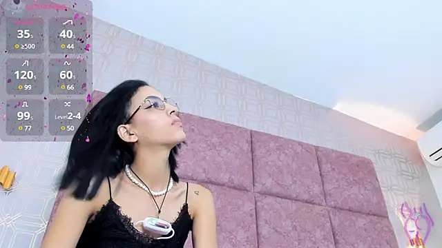 Snapshot of LilitRobins chatting on 11, 12, 2024 LilitRobins online show from 11, 12, 2024