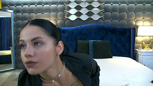 LeyaCass online show from 17, 9, 2025