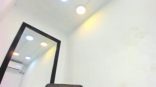 Snapshot of vera_candella chatting on 14, 4, 2026 vera candella online show from 14, 4, 2026