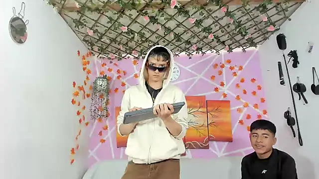 Fresahot2005 online show from 13, 3, 2025