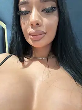 Snapshot of amirahylerr chatting on 8, 12, 2024 amirahylerr online show from 8, 12, 2024