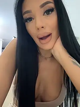 Snapshot of amirahylerr chatting on 8, 1, 2025 amirahylerr online show from 8, 1, 2025