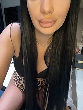 Snapshot of amirahylerr chatting on 28, 1, 2025 amirahylerr online show from 28, 1, 2025