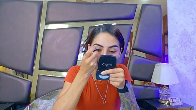 Snapshot of NicoleEsposito chatting on 5, 11, 2025 NicoleEsposito online show from 5, 11, 2025