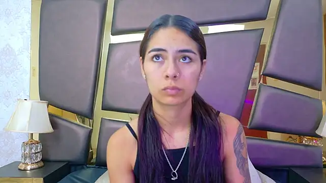 Snapshot of NicoleEsposito chatting on 12, 11, 2025 NicoleEsposito online show from 12, 11, 2025