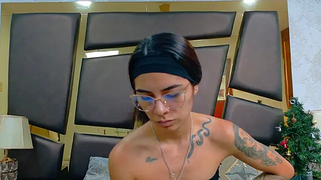 Snapshot of NicoleEsposito chatting on 16, 12, 2025 NicoleEsposito online show from 16, 12, 2025