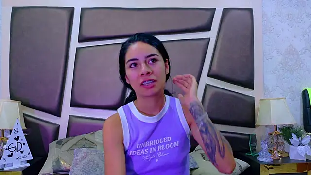 NicoleEsposito online show from 8, 5, 2026