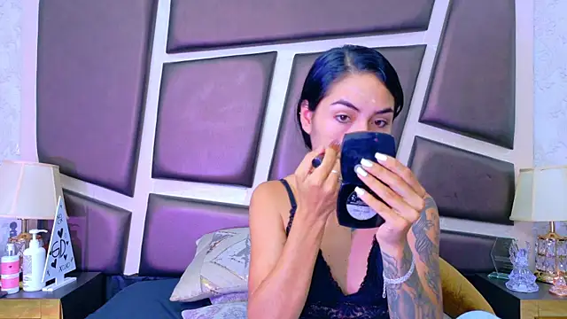 NicoleEsposito online show from 9, 5, 2026