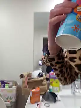 erinSmiles online show from 7, 11, 2025