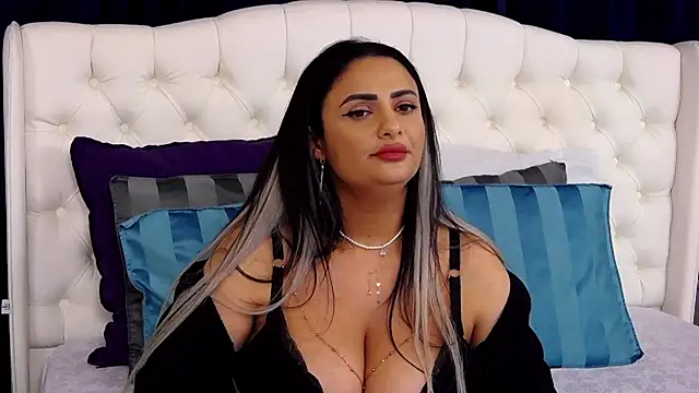 MayaJansen online show from 10, 12, 2024
