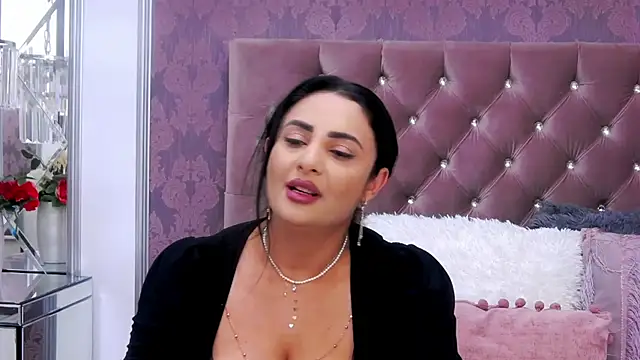 MayaJansen online show from 15, 12, 2024