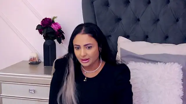 MayaJansen online show from 1, 1, 2025