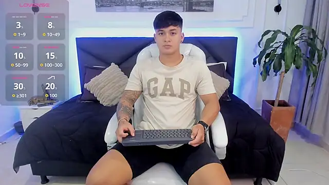 Cristopher strong online show from 2, 11, 2025