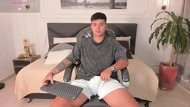 Cristopher strong online show from 17, 5, 2026