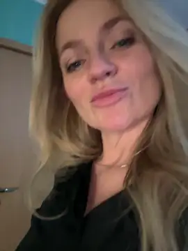 Snapshot of AlisonXCristal chatting on 25, 3, 2026 AlisonXCristal online show from 25, 3, 2026