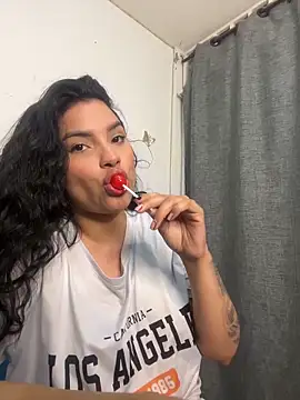 Snapshot of lolaa_staars chatting on 15, 10, 2025 lolaa staars online show from 15, 10, 2025