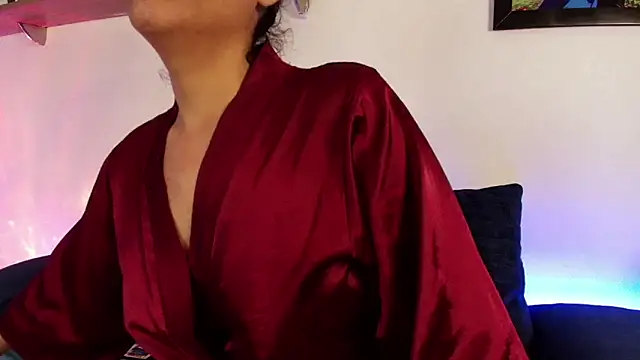 Elliee  online show from 6, 10, 2025