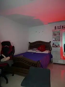 Snapshot of cristina1800 chatting on 19, 12, 2025 cristina1800 online show from 19, 12, 2025