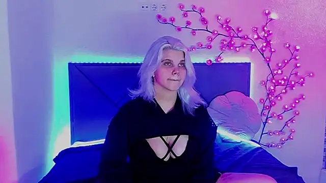JoannLowe online show from 11, 6, 2026