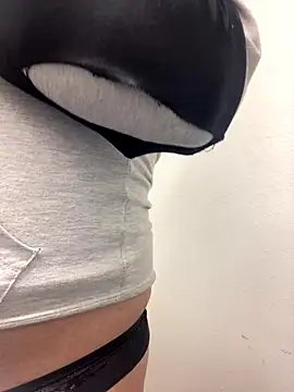 Snapshot of MiamiBang chatting on 3, 12, 2024 MiamiBang online show from 3, 12, 2024