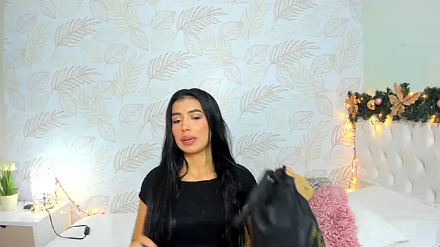 Snapshot of TianaReedd chatting on 14, 12, 2024 TianaReedd online show from 14, 12, 2024