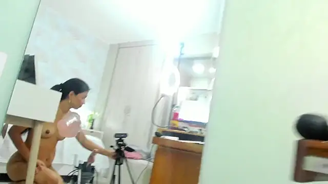 Snapshot of TianaReedd chatting on 19, 12, 2024 TianaReedd online show from 19, 12, 2024