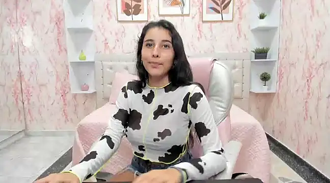 VICTORIA HOUSTON online show from 2, 12, 2024