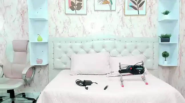 VICTORIA HOUSTON online show from 24, 1, 2025