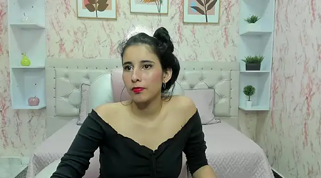 VICTORIA HOUSTON online show from 1, 2, 2025