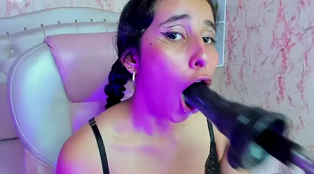 VICTORIA HOUSTON online show from 25, 2, 2025