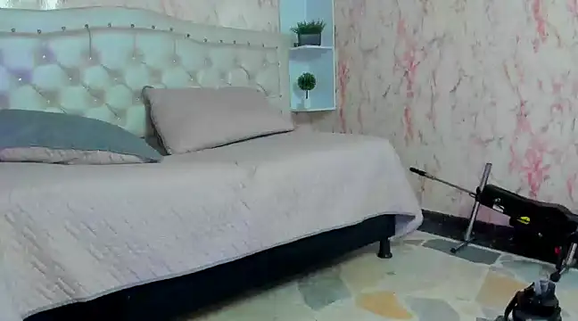 VICTORIA HOUSTON online show from 10, 3, 2025