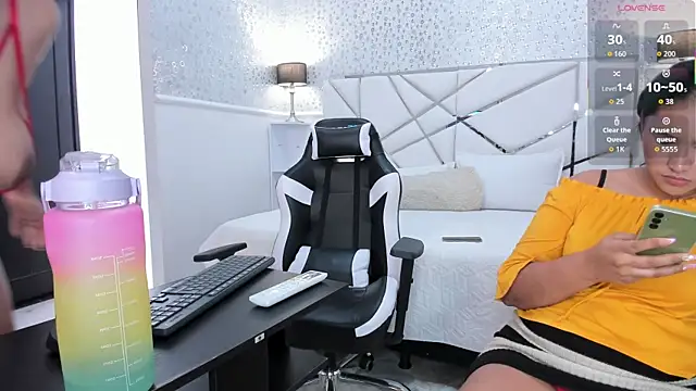 VICTORIA HOUSTON online show from 21, 12, 2025