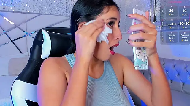 VICTORIA HOUSTON online show from 22, 12, 2025