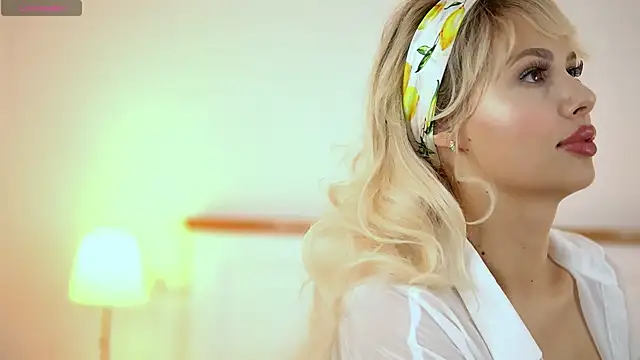 AdelineKing online show from 12, 10, 2025