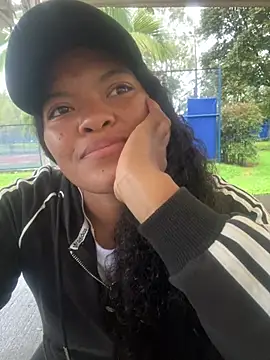 ALISSONREYEZ online show from 5, 3, 2025