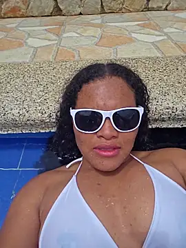 ALISSONREYEZ online show from 9, 3, 2025