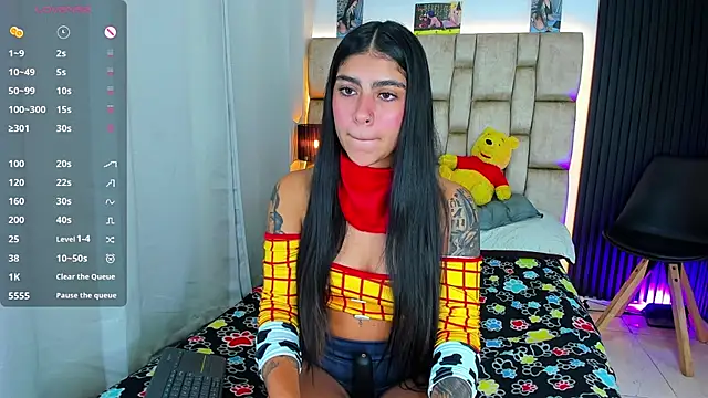 Snapshot of little_sophie18 chatting on 13, 10, 2025 little sophie18 online show from 13, 10, 2025