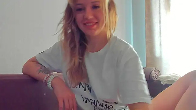 foxy blond online show from 30, 4, 2026