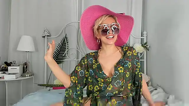 SakuFox online show from 14, 1, 2025