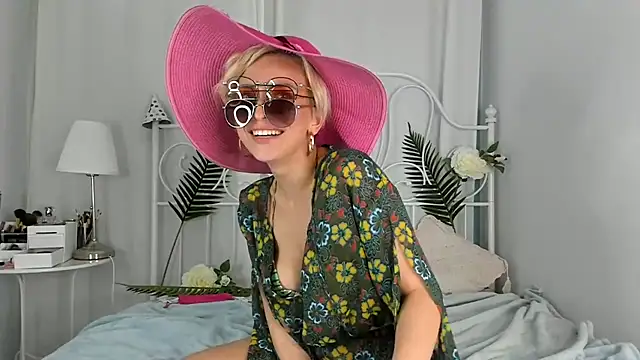 SakuFox online show from 8, 2, 2025