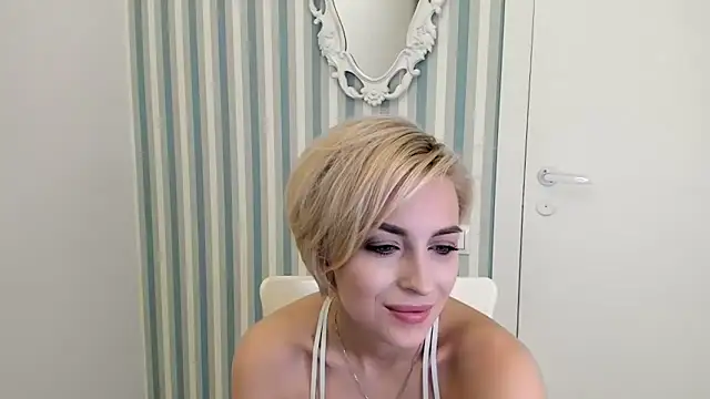 SakuFox online show from 4, 3, 2025