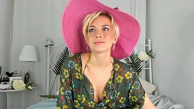 SakuFox online show from 20, 9, 2025