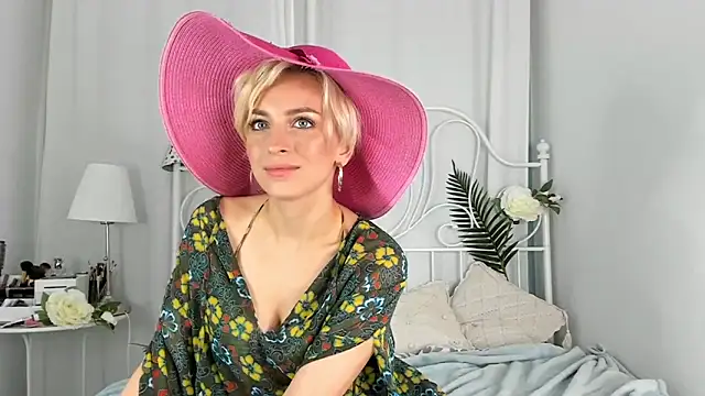 SakuFox online show from 17, 12, 2025