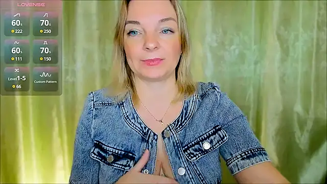 Snapshot of Regina__blue chatting on 5, 12, 2024 Regina blue online show from 5, 12, 2024