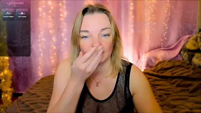 Snapshot of Regina__blue chatting on 24, 1, 2025 Regina blue online show from 24, 1, 2025