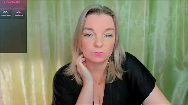 Snapshot of Regina__blue chatting on 22, 3, 2025 Regina blue online show from 22, 3, 2025