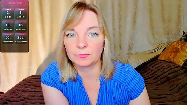 Snapshot of Regina__blue chatting on 12, 9, 2025 Regina blue online show from 12, 9, 2025